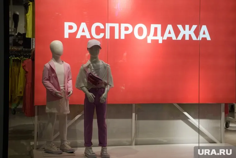 В ТРЦ распродают летний товар