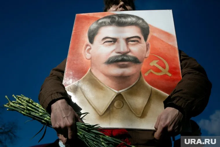 Большинство россиян признают заслуги Иосифа Сталина, считают коммунисты