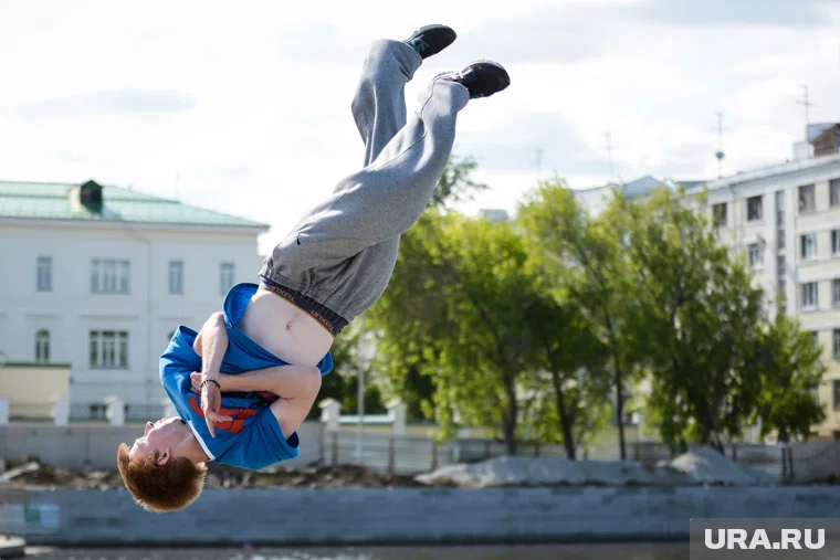 Обычно паркуристов можно увидеть на улицах города, а не в театре
