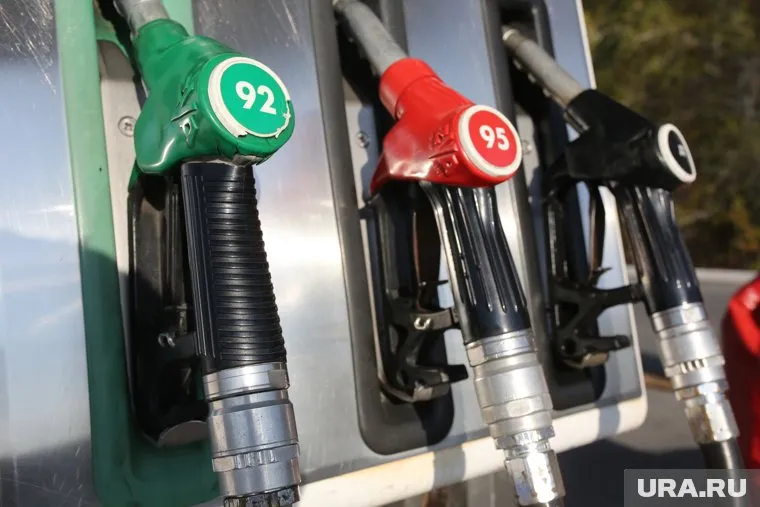 На среднюю зарплату в Прикамье можно купить 1112 литров бензина