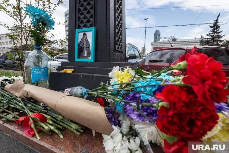 Импровизированный мемориал разрушили вечером 21 августа