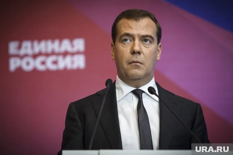 Хитрость не помогла - дороги Медведеву все равно не понравятся