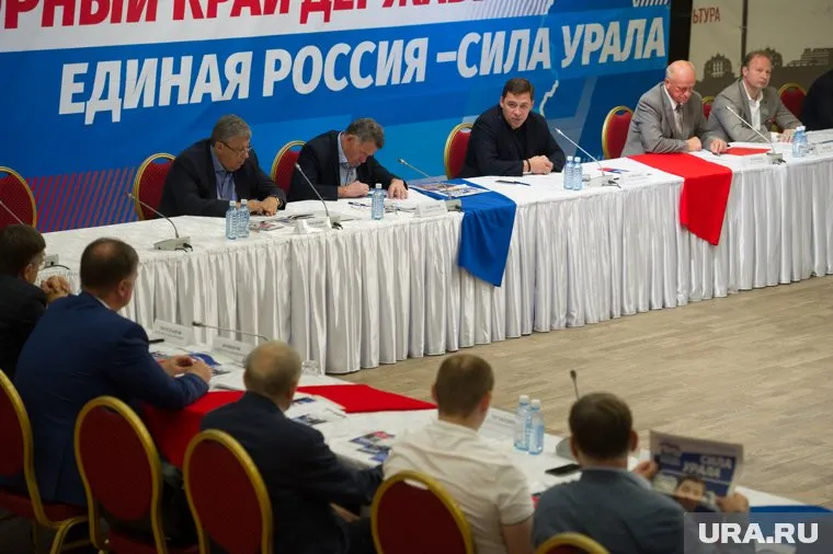 Тунгусову (слева) нервозность из-за второго тура выгодна