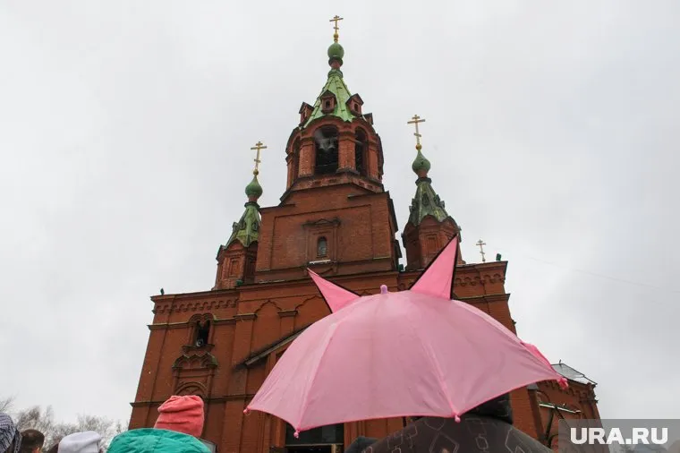 Во время самоизоляции в Челябинске верующие пошли в храмы