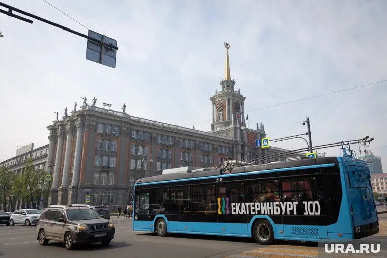Екатеринбуржец без одежды пытался сесть в общественный транспорт, но ему не дали этого сделать