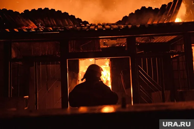 На месте уже работают 35 сотрудников МЧС