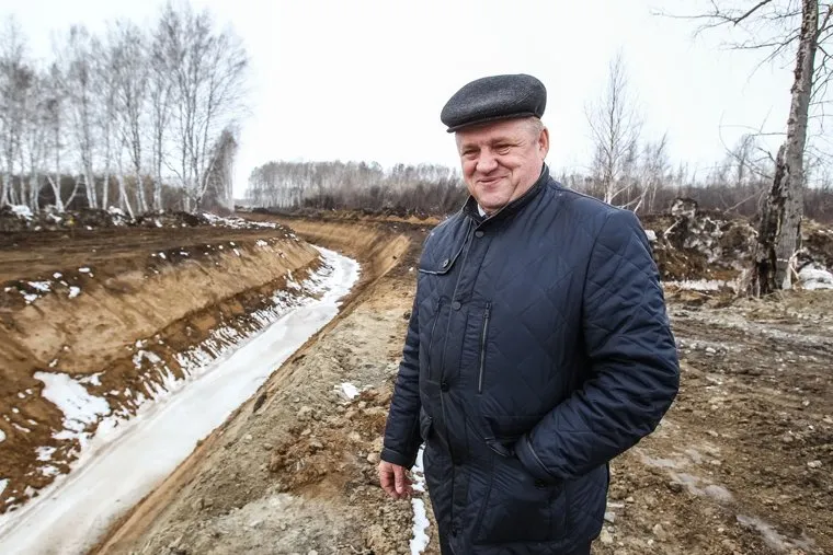 Уборка снега и состояние улиц города Ишим, объекты городской инфраструктуры и мэр Федор Шишкин. Город Ишим, Тюменская область, 5 апреля 2017 года., ишим, шишкин федор