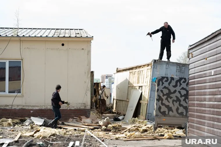 Большая часть павильонов на рынке уже демонтирована