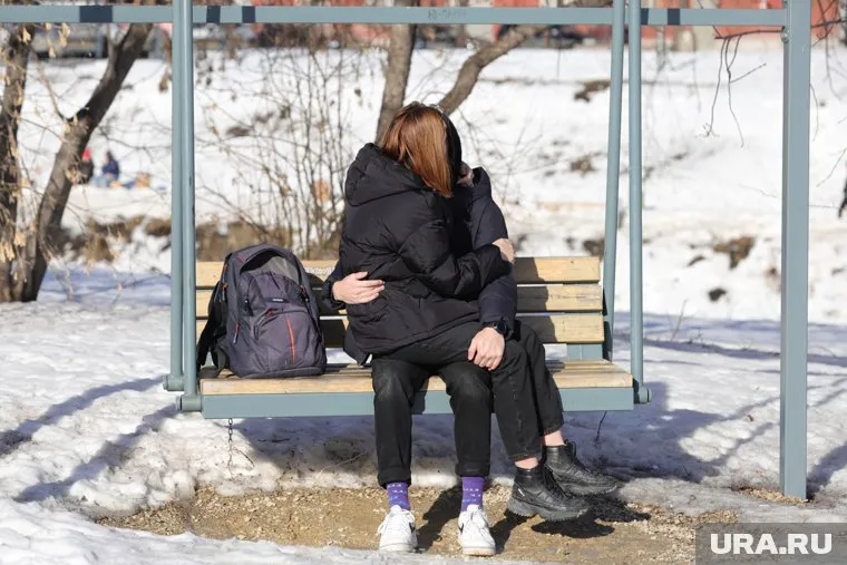 Юноши испытывают переизбыток гормонов, но сверстницы им недоступны, считает сексолог Евгений Кульгавчук