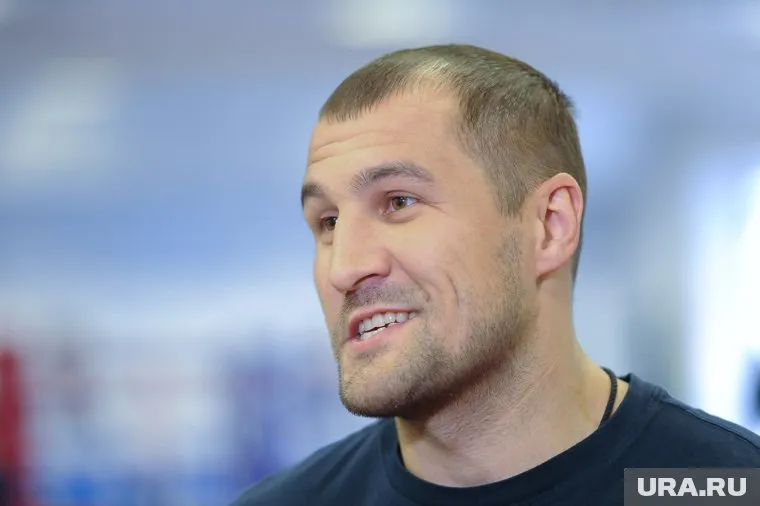 Сергей Ковалев начал пропускать атаки американского боксера в восьмом раунде