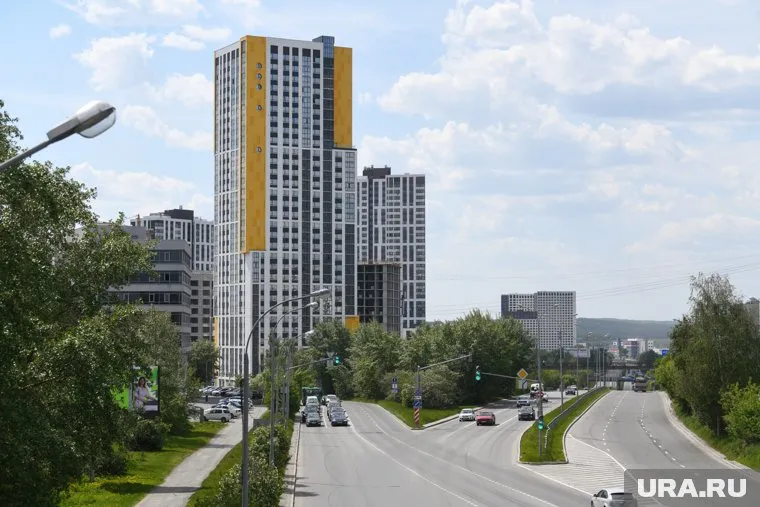 Размер средней зарплаты в Екатеринбурге составил более 100 тысяч рублей