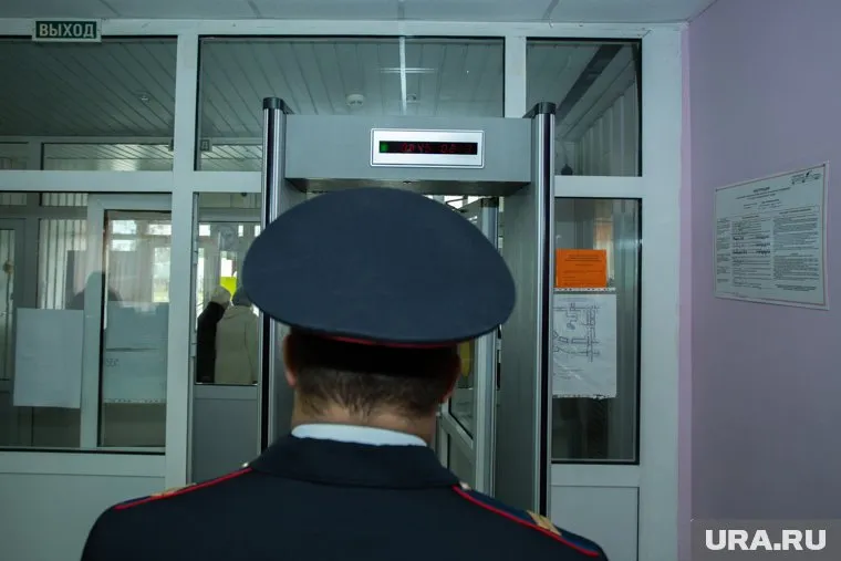 Силовик требовал взятку за то, чтобы помочь в «решении вопросов» по уголовному делу