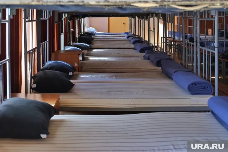 К казарме съехались «скорые» и МЧС, сообщает Лебедев