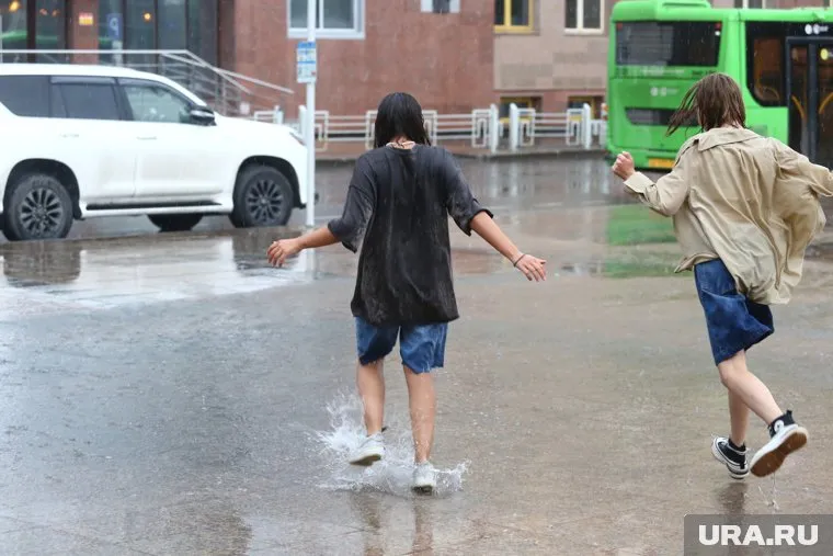 Улицы и дома Кургана из-за ливня ушли под воду