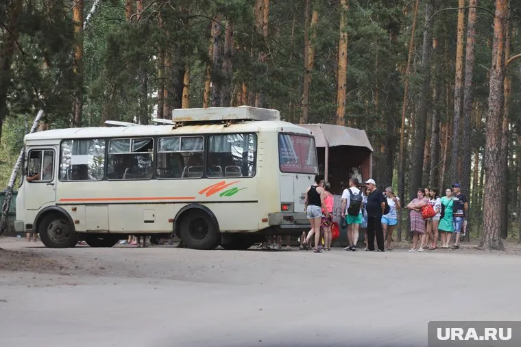 Автобус до главного пляжа Кургана прекратил работу