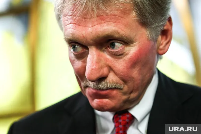 Россияне покидают и возвращаются в Россию — это постоянный процесс, подчеркнул Дмитрий Песков