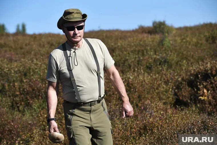 Президент сфотографировался на фоне живописных пейзажей