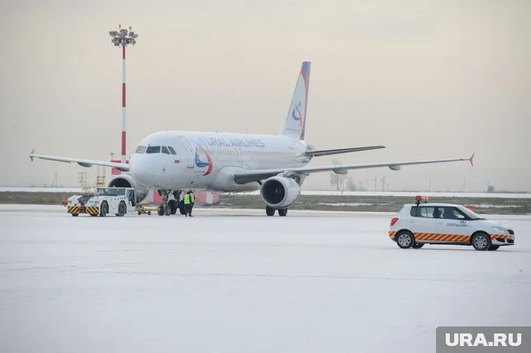Самолет пришлось сажать из-за поломки