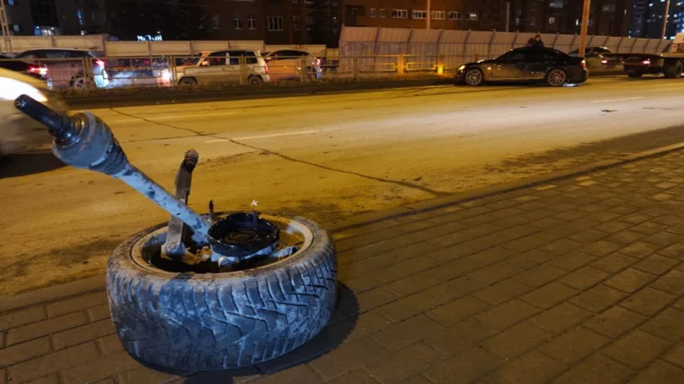 В результате аварии курьера доставили в больницу с травмами