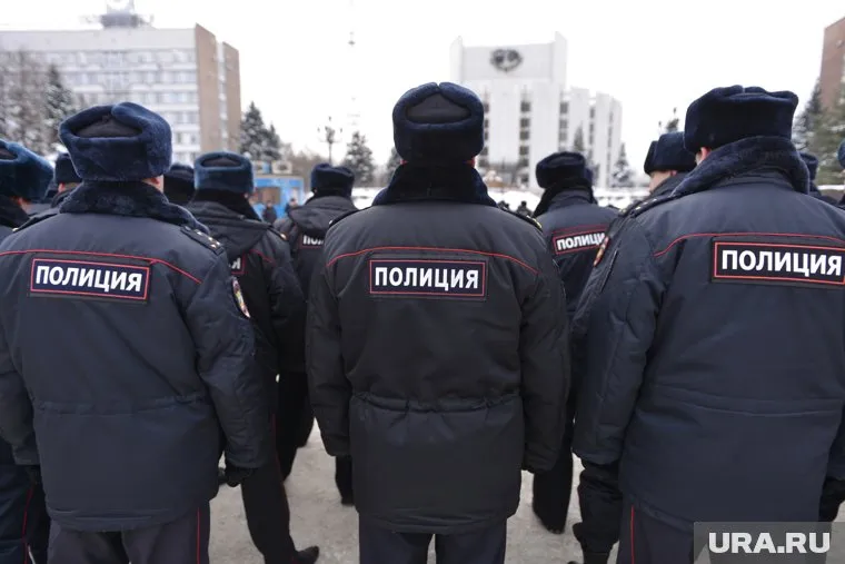 Сотрудники упраздненных ФСКН и ФМС, не попавшие под сокращение, уже больше года находятся в подчинении МВД