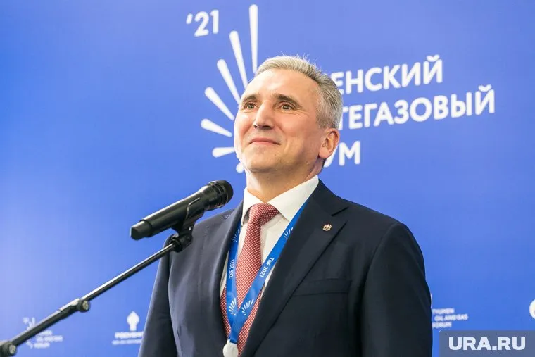 Губернатор Александр Моор опубликовал редкое школьное фото