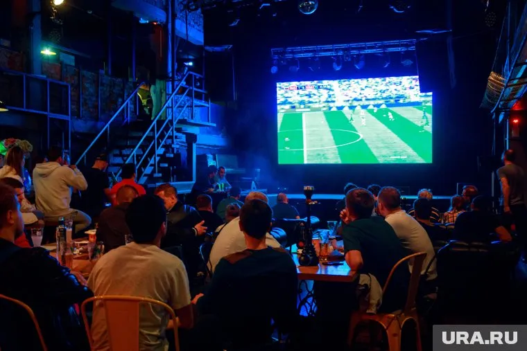 Житель Костромы увлеченно смотрел матч чемпионата мира