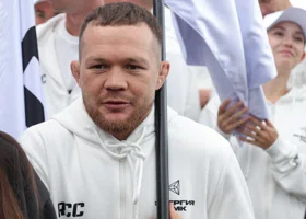 Петр Ян вернул свой титул UFC после жесткого боя в Лас-Вегасе 