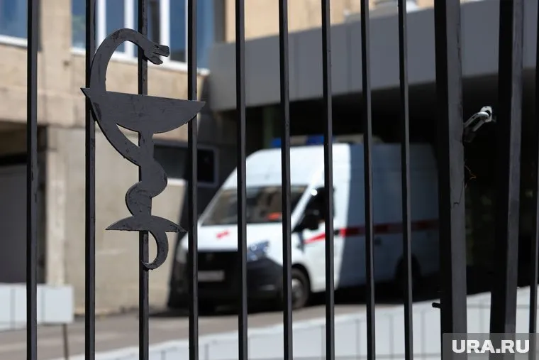 Полицейские помогли женщине добраться до больницы