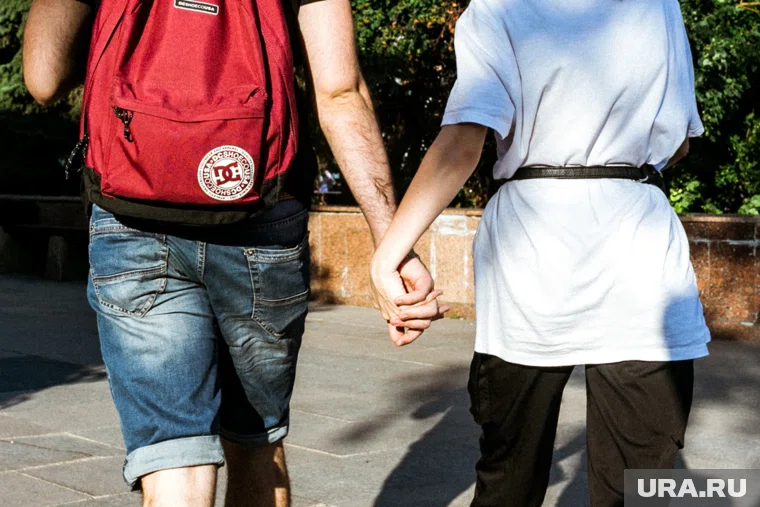 Треть челябинцев раздражает постоянное использование телефона во время общения