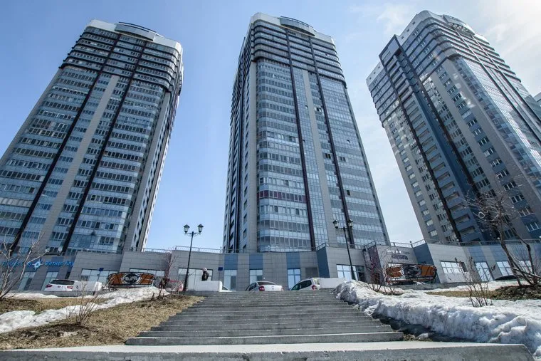 Поездка по придомовым территориям элитных домов. Екатеринбург