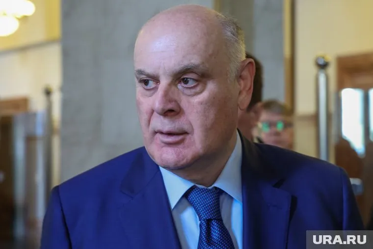 Бжания официально ушел в отставку