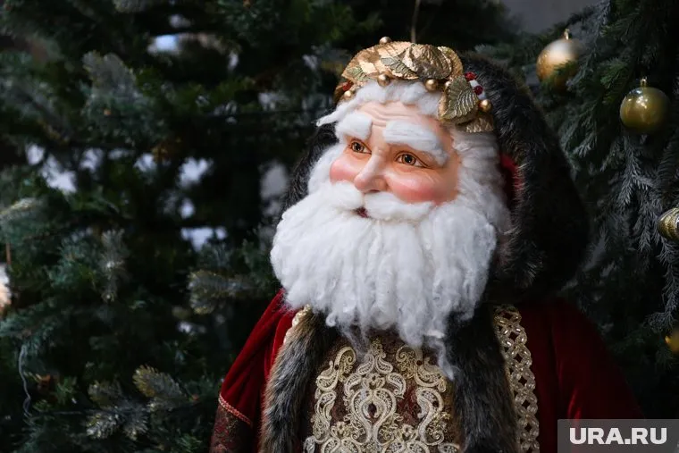 Надувные фигуры деда, внучки и мишки закупили для спортивных организаций (архивное фото)