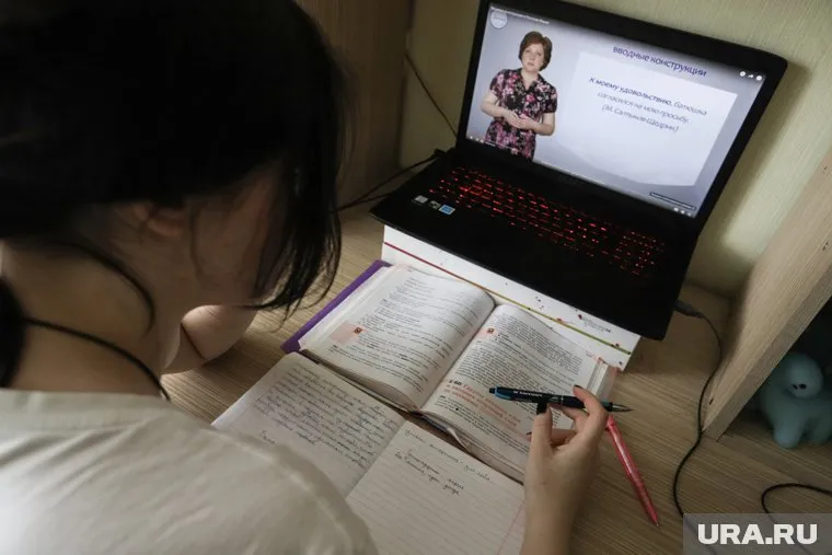 В случае ухудшения эпидситуации в ХМАО с начала учебного года непривитые студенты вузов будут переведены на удаленку