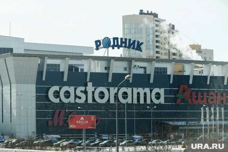 Вывеску Castorama с магазина уже сняли