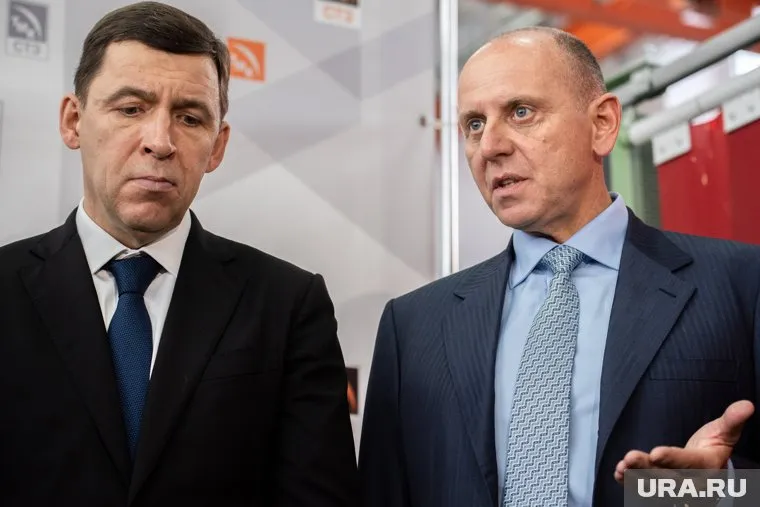 Ранее Евгений Куйвашев (слева) поставил Дмитрию Пумпянскому условие