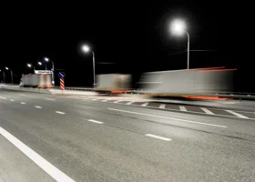 Неуправляемая фура вылетела с челябинской трассы М-5, один человек погиб