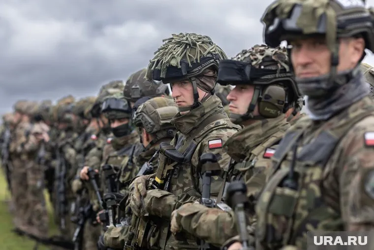 Польша готова усилить военное присутствие на границе с Белоруссией, заявил Павел Яблонский