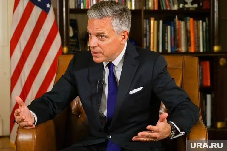 Джон Хантсман решил провериться после появления на коже странных пятен