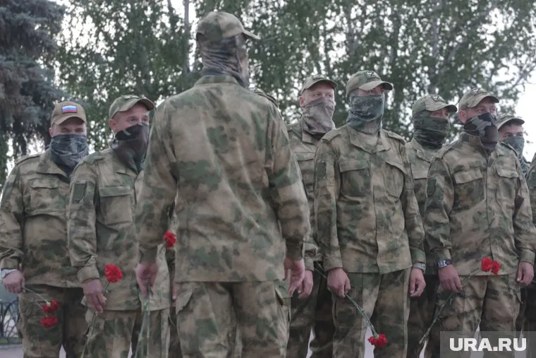 Перед отправкой на спецоперацию военные прошли таинства крещения и исповеди