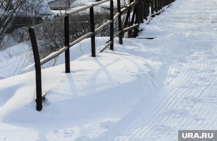 Мост приходится ежегодно латать самим