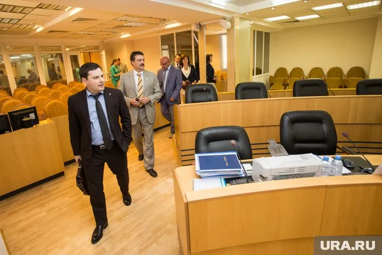 Алексей Шипилов (слева) сравнил неэтичность со взяточничеством