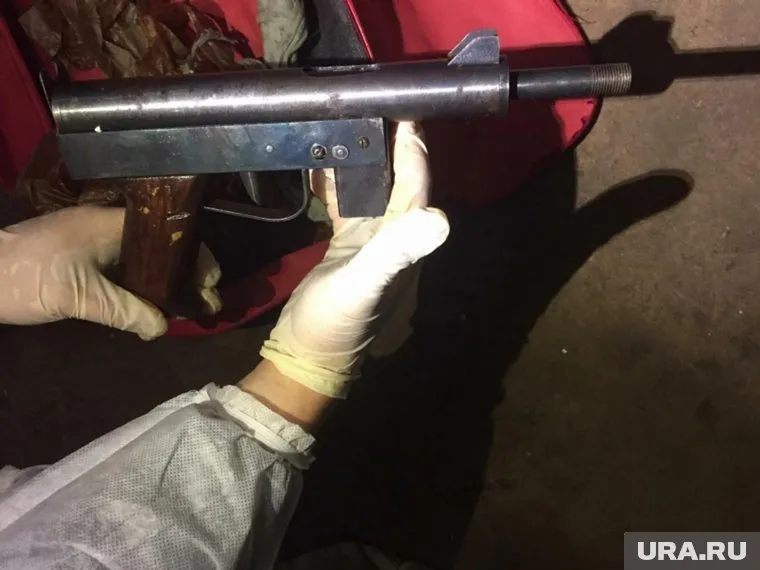Из этого оружия, найденного полицейскими в нежилом помещении, курганские бандиты убивали людей