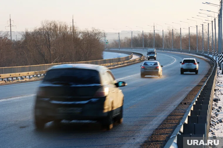 Мосты находятся на автодороге соединяющей центр округа с северными поселениями 
