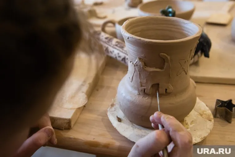 В гончарных мастерских предлагают сделать посуду к Хэллоуину