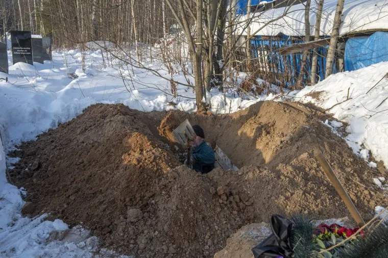 Похороны на Северном кладбище погибшего в зоне СВО старшего сержанта ВДВ Рожкова Вадима. Пермь