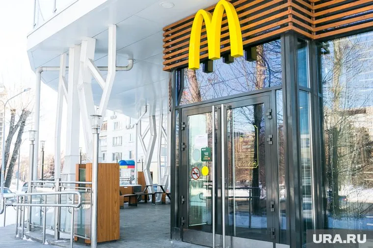 Британцы пользуются удобствами McDonald’s из-за нехватки денег, пишет The Guardian