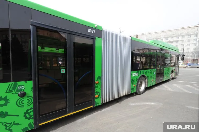 Автобусы направял в объезд