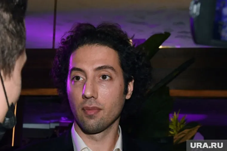 Комик прилетел в Лиссабон, где будет заниматься вопросами гражданств для ребенка