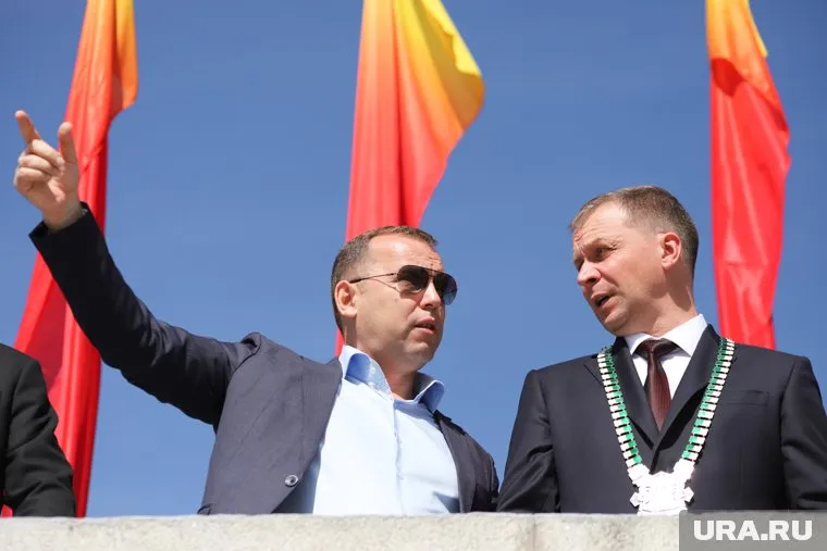 Рейтинг Вадима Шумкова (слева) достиг рекордных размеров, но после выборов стал падать