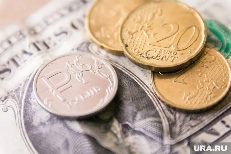 Доллар на закрытии торгов вырос до 71,37 рублей, евро — до 80,29 рублей